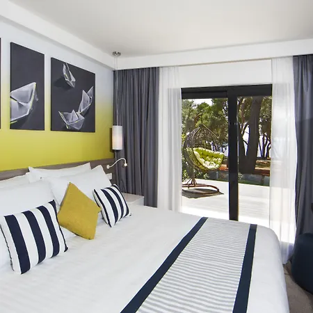 Park Plaza Arena 3* Pula