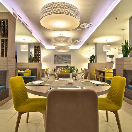 Отель Park Plaza Arena 3*