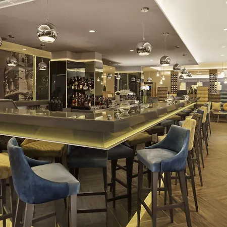 Отель Park Plaza Arena 3*