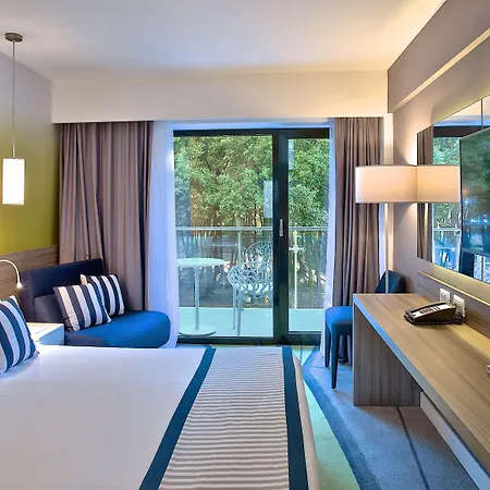 Отель Park Plaza Arena 3*