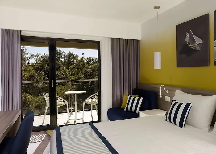 מלון Park Plaza Arena 3*