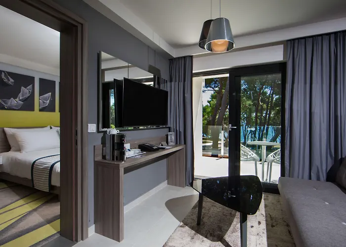 מלון Park Plaza Arena 3*