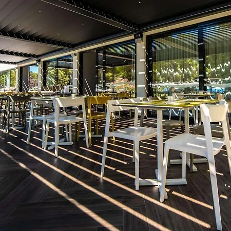 Park Plaza Arena 3* Pula