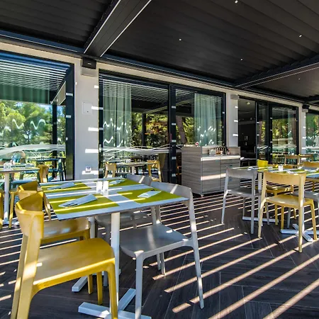 Park Plaza Arena Póla