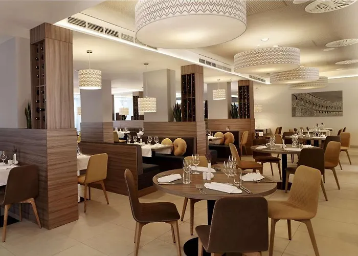 普拉竞技场公园广场酒店 3* 普拉