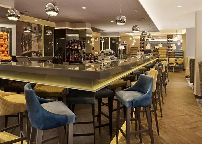 普拉竞技场公园广场酒店