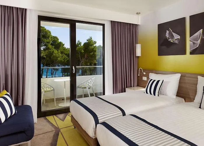 普拉竞技场公园广场酒店