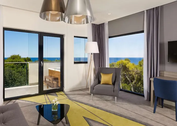 普拉竞技场公园广场酒店 3*