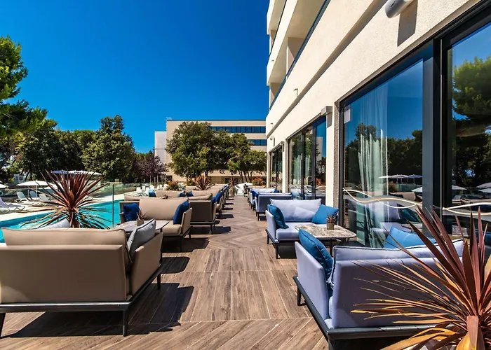 普拉竞技场公园广场酒店 3*