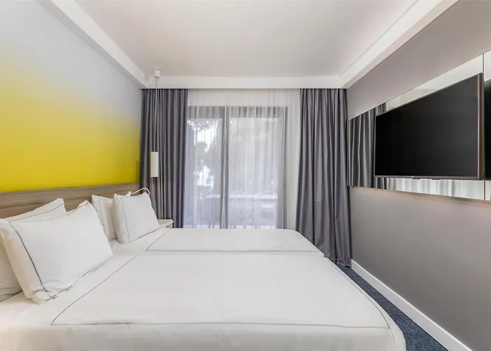 普拉竞技场公园广场酒店 3*