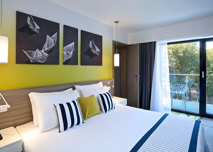 普拉竞技场公园广场酒店 3*