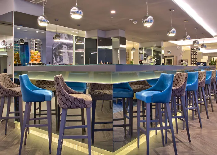 普拉竞技场公园广场酒店