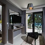 מלון Park Plaza Arena 3*